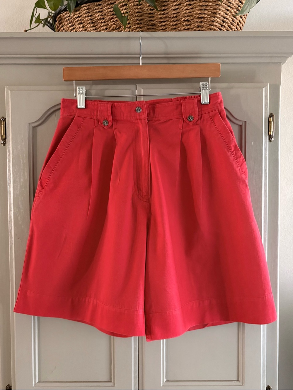 Vintage Highgate Ltd High Waisted Pleated Red Cotton Bermuda Shorts Size 10 W28”